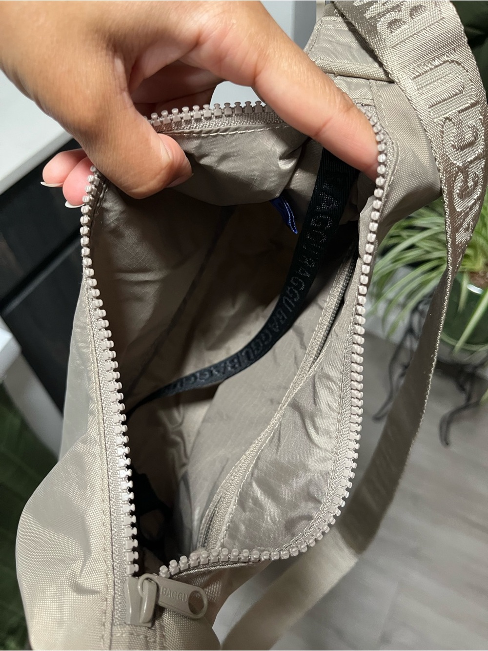 BAGGU Small Nylon Crescent Bag in DOVE - Picture 5 of 5